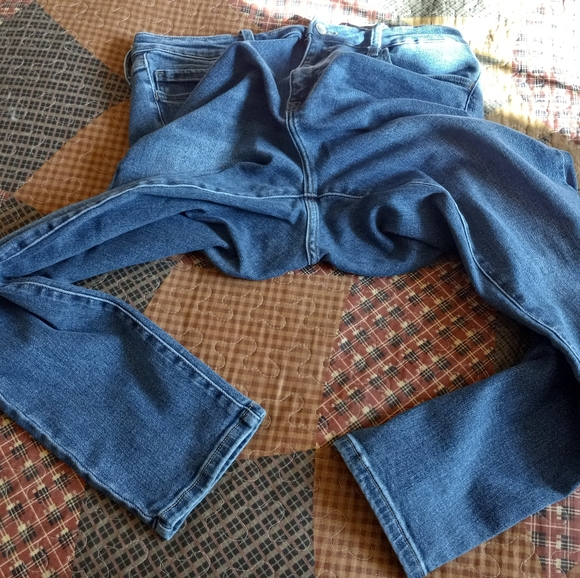 Klique B. Jeans - Picture 5 of 7